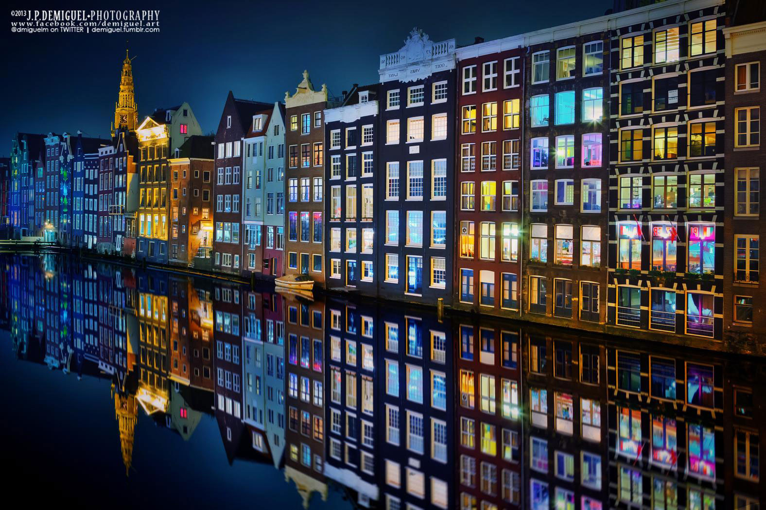 Amsterdam se dévoile dans une fresque de façades aux milles couleurs