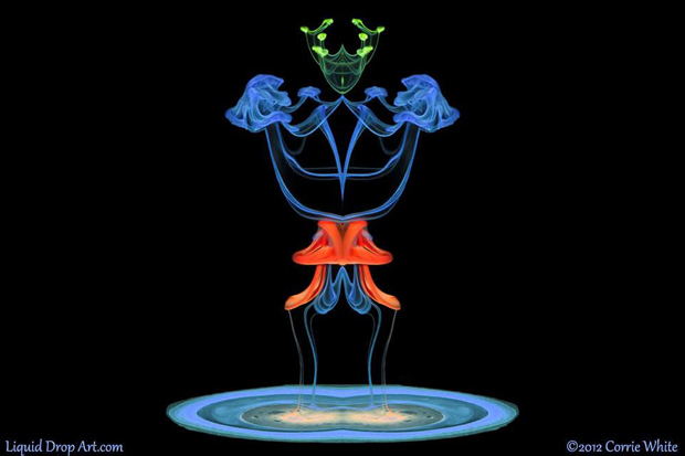 une-artiste-transforme-leau-en-sculptures-multicolores-etonnantes5