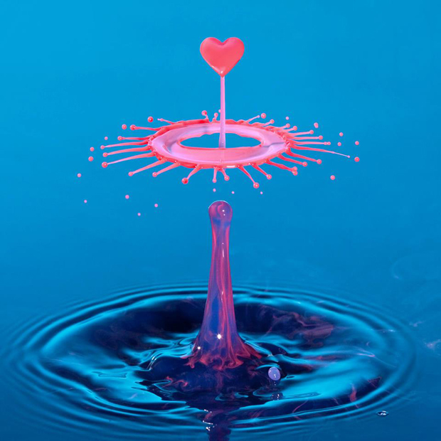 une-artiste-transforme-leau-en-sculptures-multicolores-etonnantes7