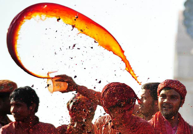 25-photographies-eblouissantes-du-festival-des-couleurs-en-inde-13