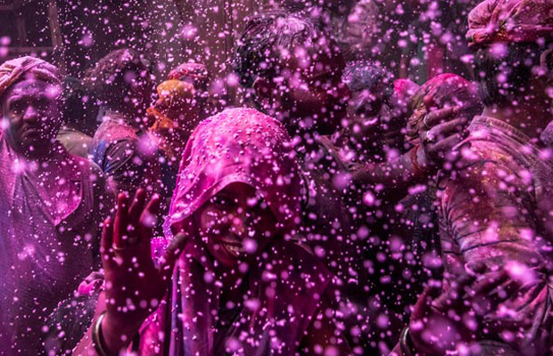 25-photographies-eblouissantes-du-festival-des-couleurs-en-inde-14