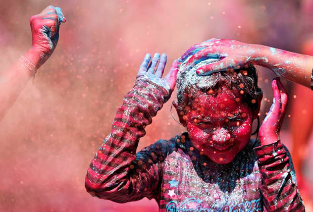 25-photographies-eblouissantes-du-festival-des-couleurs-en-inde-15