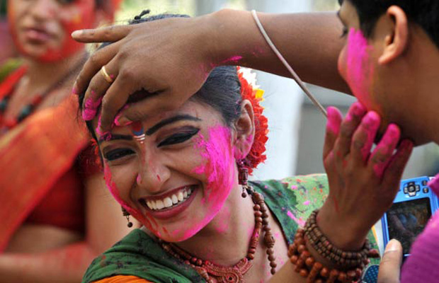 25-photographies-eblouissantes-du-festival-des-couleurs-en-inde-25