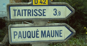 detourner-les-panneaux-pour-inventer-des-villes-imaginaires-et-geeksUNE