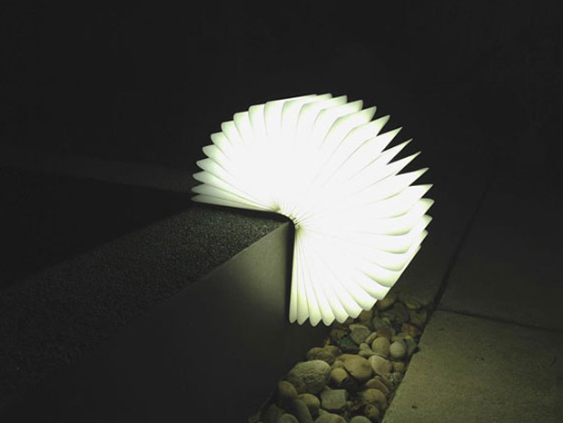 lumio-une-lumiere-transportable-qui-souvre-comme-un-livre-3