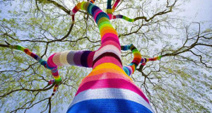 Le Yarn Bombing, nouveau phénomène d'art urbain, envahit nos rues !
