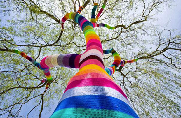 Le Yarn Bombing, nouveau phénomène d'art urbain, envahit nos rues !