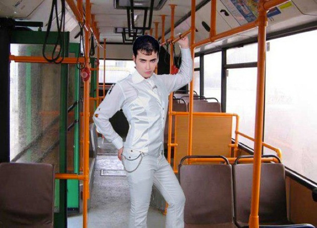 Ahmed Angel, l'homme le plus narcissique de Facebook se dévoile en images