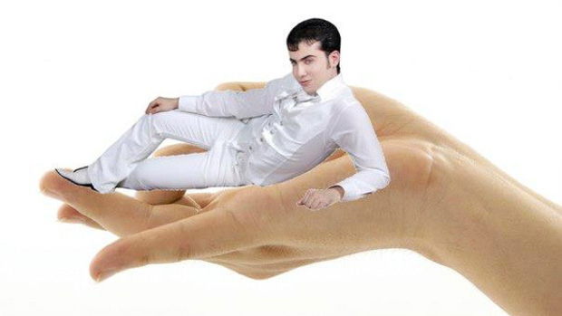 Ahmed Angel, l'homme le plus narcissique de Facebook se dévoile en images