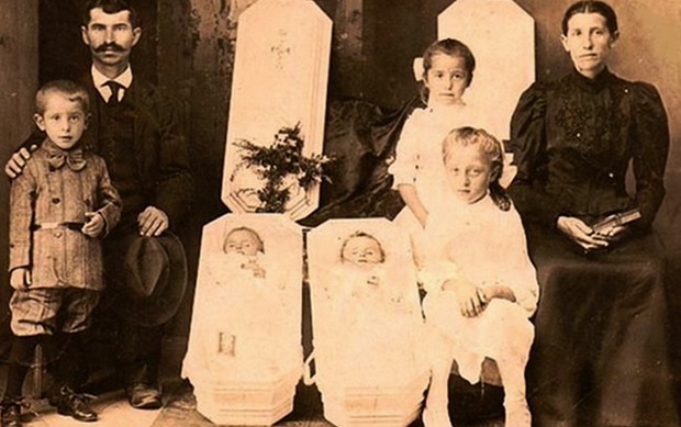 la-plus-etrange-tradition-de-lepoque-victorienne-prendre-des-photos-post-mortem (31)