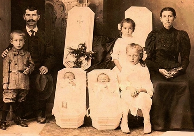 la-plus-etrange-tradition-de-lepoque-victorienne-prendre-des-photos-post-mortem (31)