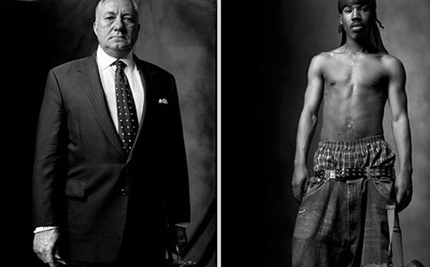 un-photographe-explore-les-inegalites-sociales-en-opposant-des-individus-nes-egaux-16