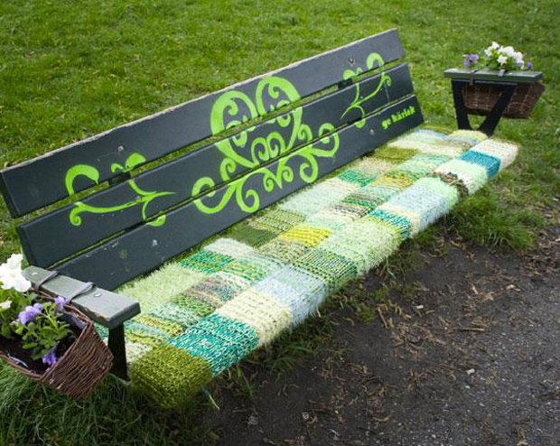Le Yarn Bombing, nouveau phénomène d'art urbain, envahit nos rues !