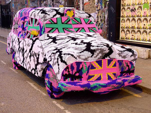 Le Yarn Bombing, nouveau phénomène d'art urbain, envahit nos rues !