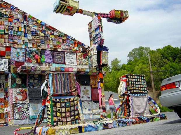 Le Yarn Bombing, nouveau phénomène d'art urbain, envahit nos rues !