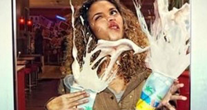 18-preuves-que-les-portes-vitrees-sont-la-plus-grande-menace-pour-lhumanite-fous-rires-garantisUNE