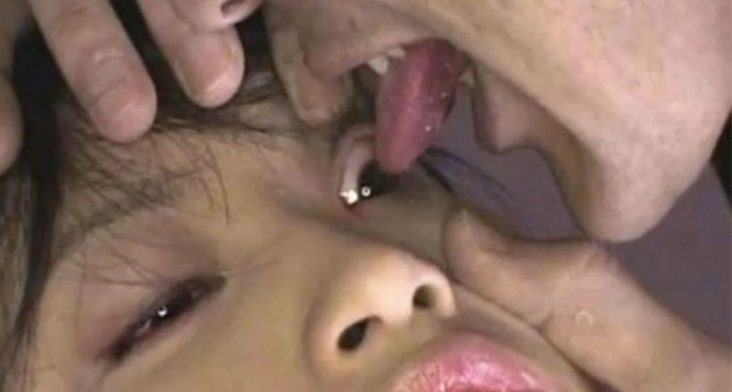 les-japonais-ont-une-nouvelle-pratique-erotique-ils-se-lechent-maintenant-les-yeux