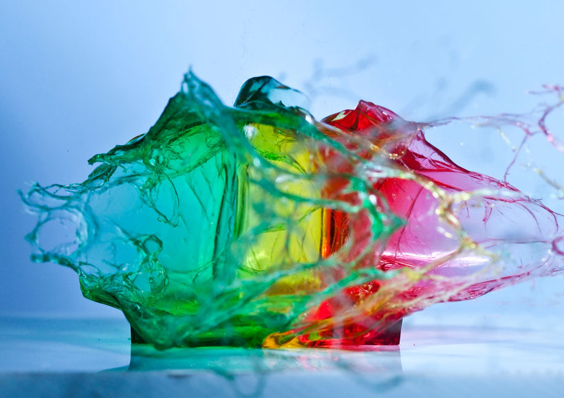 un-photographe-capture-le-moment-exact-dun-impact-et-sublime-lexplosion-des-objets10