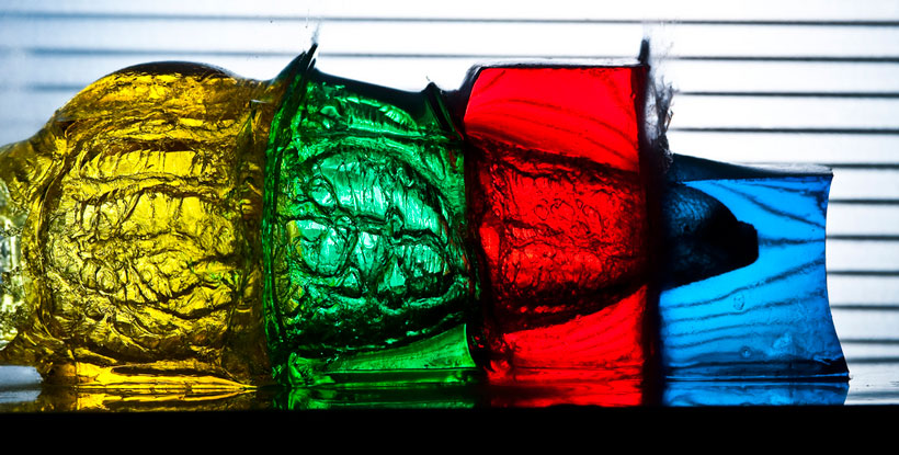 un-photographe-capture-le-moment-exact-dun-impact-et-sublime-lexplosion-des-objets12