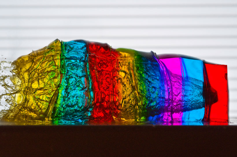 un-photographe-capture-le-moment-exact-dun-impact-et-sublime-lexplosion-des-objets13