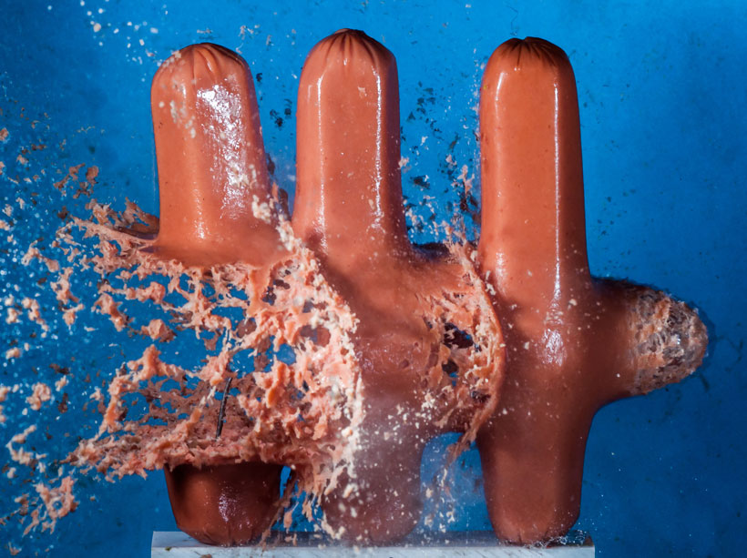 un-photographe-capture-le-moment-exact-dun-impact-et-sublime-lexplosion-des-objets26