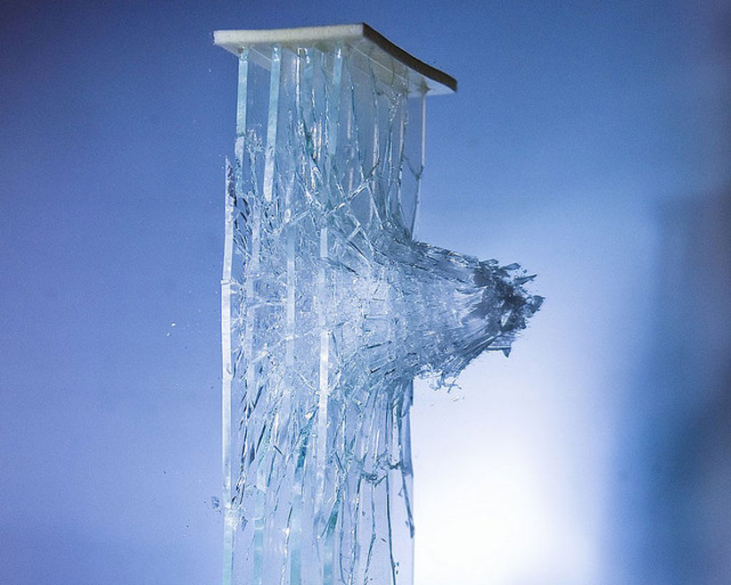 un-photographe-capture-le-moment-exact-dun-impact-et-sublime-lexplosion-des-objets3