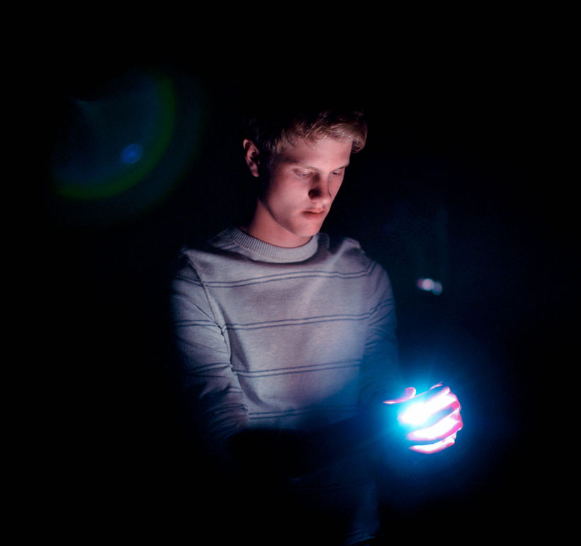 a-19-ans-il-realise-dincroyables-photos-ou-se-melent-realite-et-imaginaire15