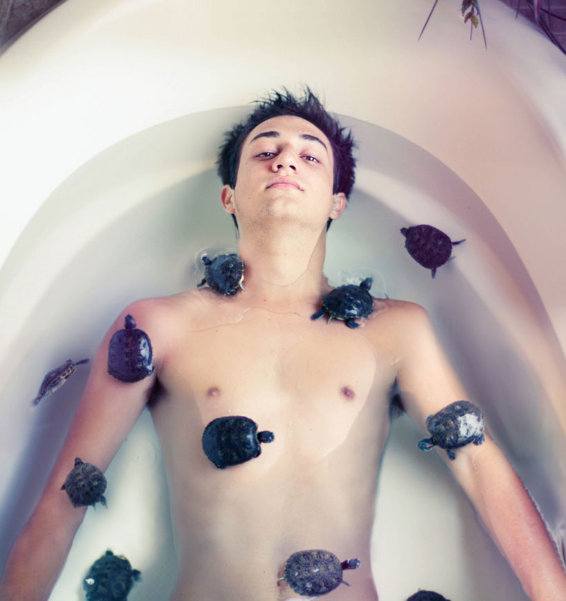 a-19-ans-il-realise-dincroyables-photos-ou-se-melent-realite-et-imaginaire17