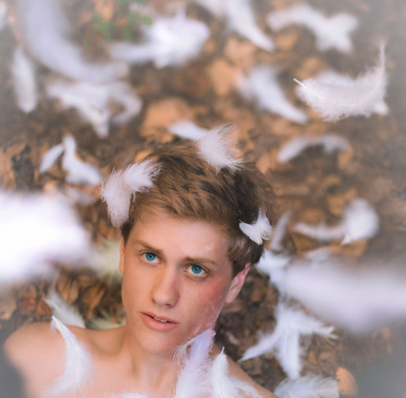 a-19-ans-il-realise-dincroyables-photos-ou-se-melent-realite-et-imaginaire19