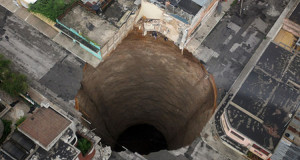 decouvrez-le-secret-derriere-la-formation-des-dolines-ces-trous-geants-qui-engloutissent-tout-sur-leur-passageUNE