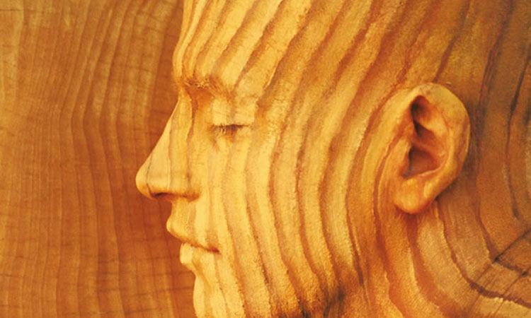 fascine-par-le-body-painting-cet-artiste-italien-camoufle-ingenieusement-ses-modeles-une