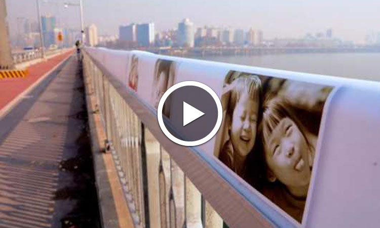 le-pont-qui-vous-rechauffe-avec-des-messages-damour-et-qui-a-fait-chuter-le-taux-de-suicide-de-77