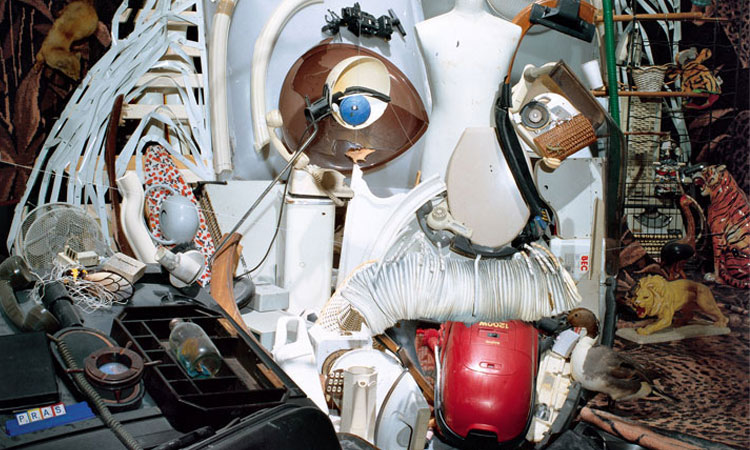 un-artiste-francais-reproduit-de-facon-surprenante-des-portraits-iconiques-avec-des-objets-du-quotidienUNE