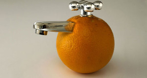 un-artiste-italien-reinvente-les-objets-du-quotidien-en-les-rendant-inutilisables