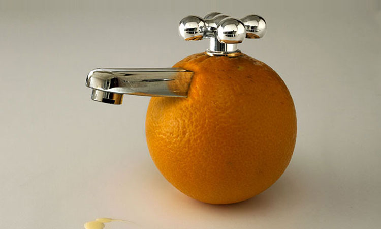 un-artiste-italien-reinvente-les-objets-du-quotidien-en-les-rendant-inutilisables