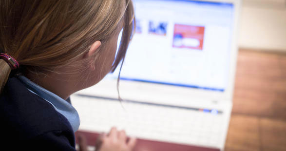 un-robot-nouvelle-generation-protege-vos-enfants-en-traquant-les-pedophiles-sur-internetdd