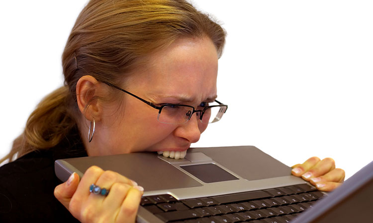 14-signes-qui-prouvent-que-vous-passez-trop-de-temps-sur-internet-une