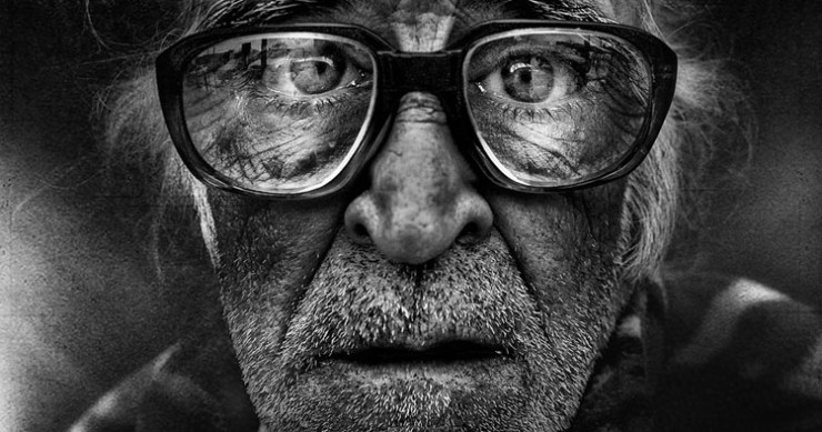 25_portraits_de_sans_abri_realises_en_noir_et_blanc_qui_ne_vous_laisseront_pas_insensible_une
