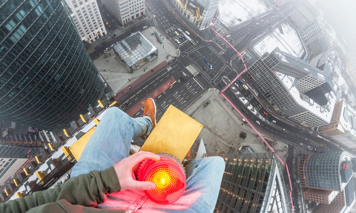 28-cliches-vertigineux-dans-lesquels-un-photographe-fou-de-sensation-fortes-defie-la-mort27