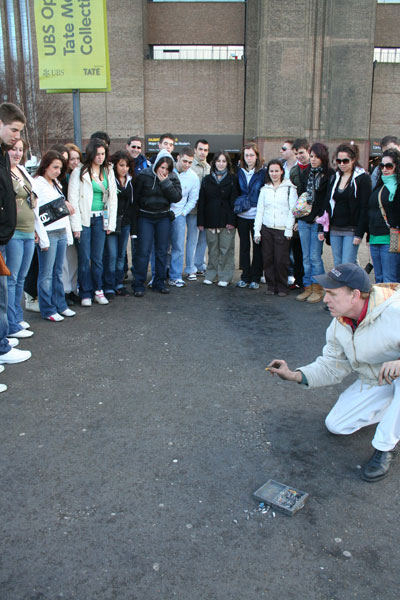 64-trompe-loeil-spectaculaires-qui-vont-vous-donner-une-nouvelle-perspective-de-la-rue34