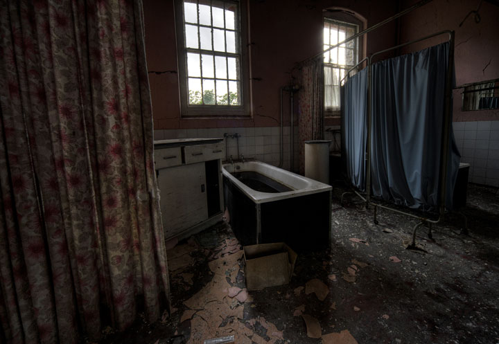 a-la-decouverte-des-asiles-abandonnes-les-plus-flippants-du-monde11