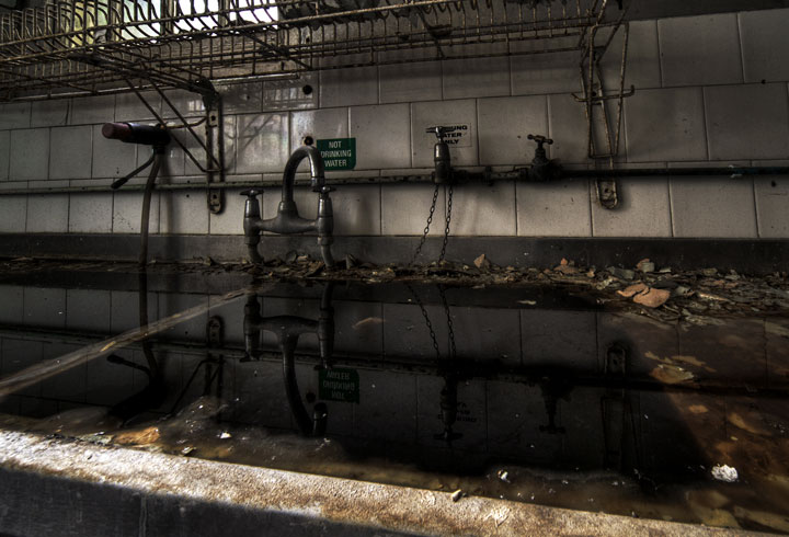 a-la-decouverte-des-asiles-abandonnes-les-plus-flippants-du-monde13