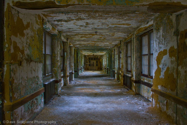 a-la-decouverte-des-asiles-abandonnes-les-plus-flippants-du-monde17