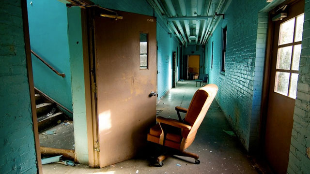 a-la-decouverte-des-asiles-abandonnes-les-plus-flippants-du-monde23
