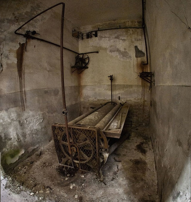 a-la-decouverte-des-asiles-abandonnes-les-plus-flippants-du-monde26