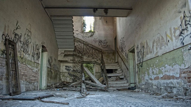 a-la-decouverte-des-asiles-abandonnes-les-plus-flippants-du-monde28