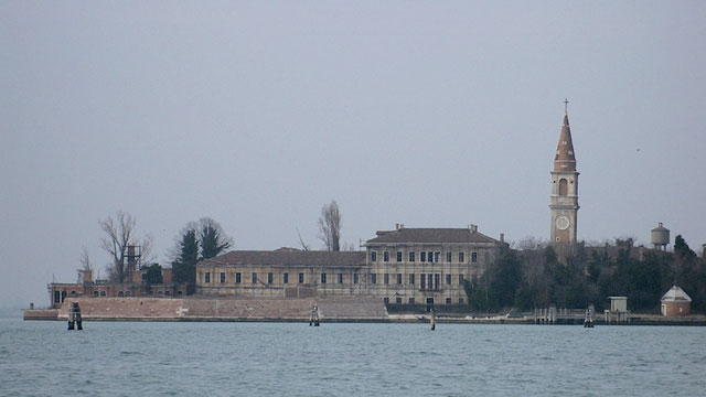 a-la-decouverte-des-asiles-abandonnes-les-plus-flippants-du-monde31