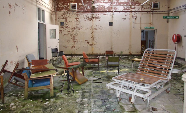 a-la-decouverte-des-asiles-abandonnes-les-plus-flippants-du-monde35
