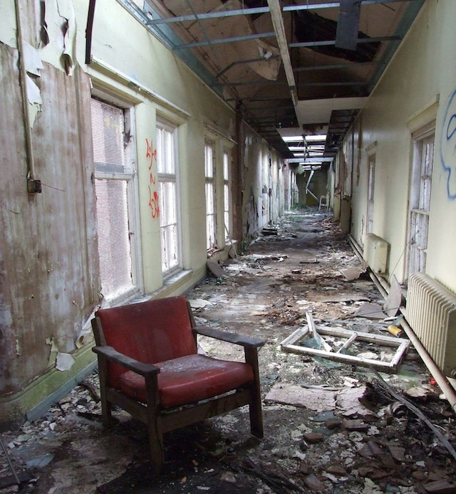 a-la-decouverte-des-asiles-abandonnes-les-plus-flippants-du-monde38