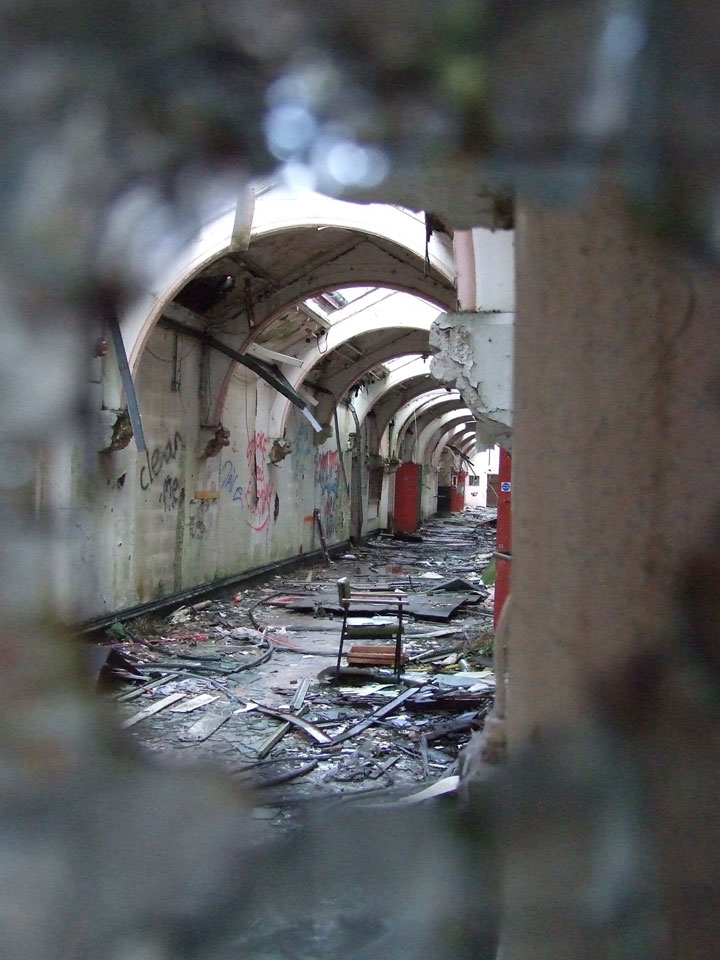 a-la-decouverte-des-asiles-abandonnes-les-plus-flippants-du-monde40